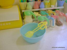 Vintage Tupperware Yellow Salad Tong